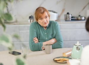 "Važnije su joj njene gluposti od unučeta": Ćerka zgrožena ponašanjem svoje majke, "svekrva pomaže, a ona neće"