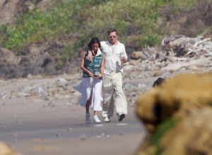 Slavni par uhvaćen u opuštenom izdanju: Bred Pit i njegova devojka zaljubljeni do ušiju, nisu skidali osmeh sa lica