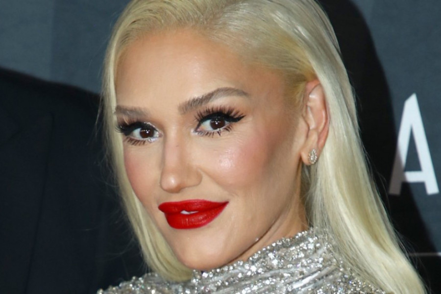 Neprevaziđena lepotica: Gven Stefani zablistala u haljini prekrivenoj kristalima, a muža je mogla da ostavi kod kuće