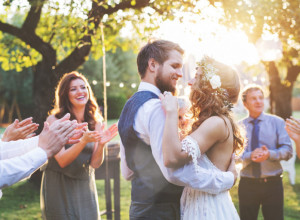 Pazite koga zovete na svadbu: Pevačica koja 20 godina peva na veseljima otkrila ko najčešće napravi skandal