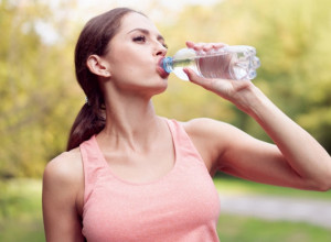 „Ne koristite ih, posebno na vrućini“: Gastroenterolog objasnio zašto nikada ne pije vodu iz plastične flaše