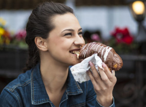Stalno vam se jede nešto slatko? Tako telo poručuje da vam nedostaje ovaj važan vitamin