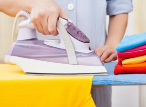 Najbolji način da opeglate odeću: Izaberite pravi ,,alat" i bacite se na posao, pogledajte kako je lako!