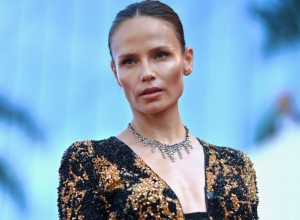 Pa zar takva ideš u Kan, na crveni tepih? Natašu svi kritikuju zbog odeće, ako se uopšte može tako nazvati, jer se baš sve vidi!