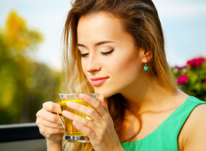 Doktorka preporučuje: Ova 2 čaja su odlična za zdravlje creva, a tope salo sa stomaka