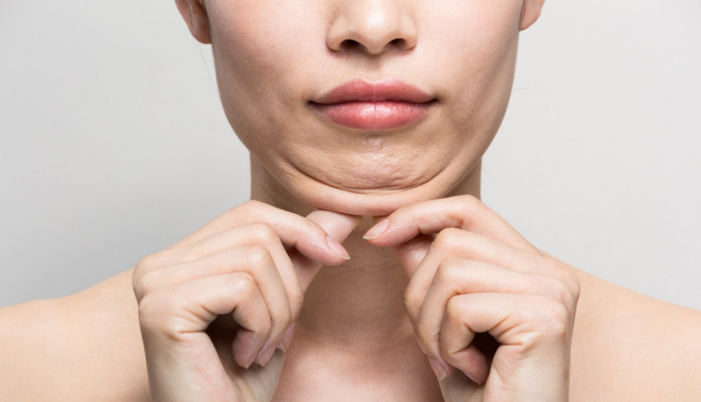 Kako smanjiti podbradak: Brzo će nestati uz ove jednostavne vežbe, odmah ćete izgledati mlađe!