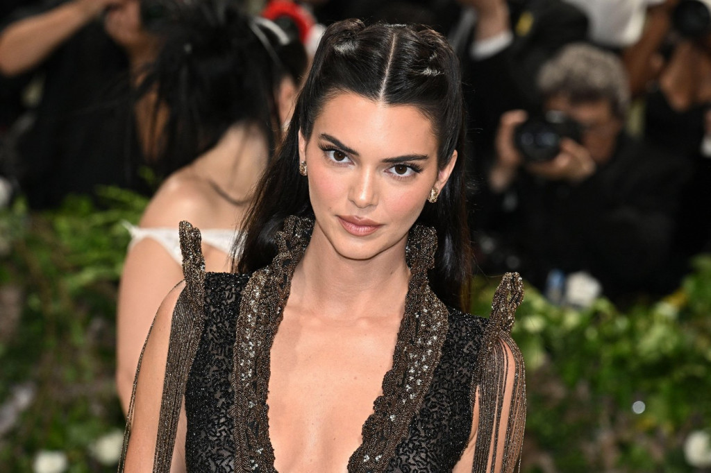 Zračićete sofisticiranim šarmom gde god da krenete: Vilinski boho talasi, najženstvenija frizura ove sezone