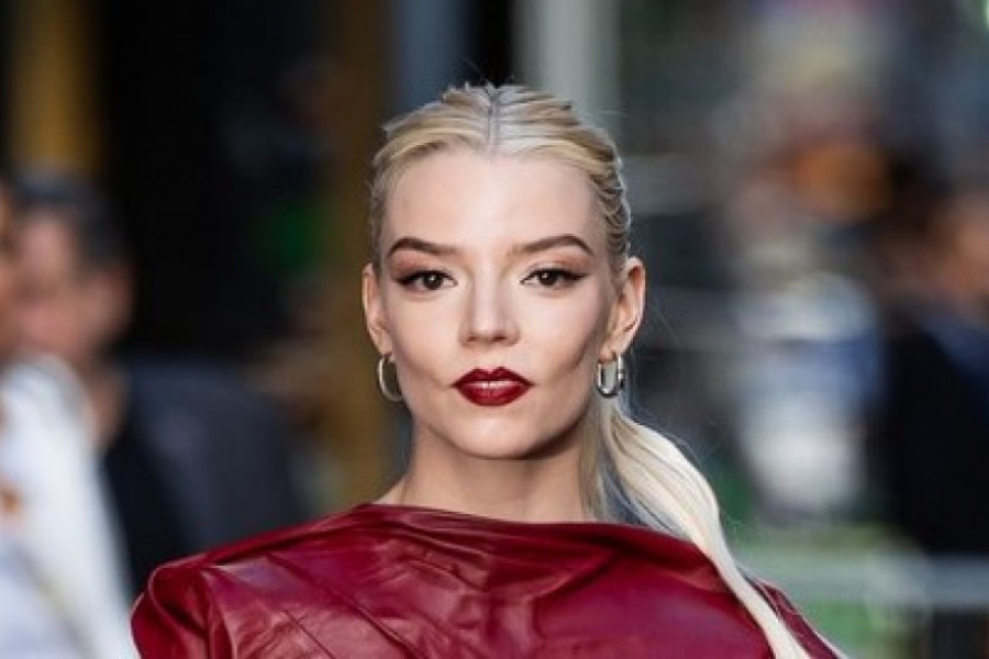 Zapalila grad: Anja Tejlor Džoj prošetala u provokativnom izdanju, mamila poglede jednim detaljem