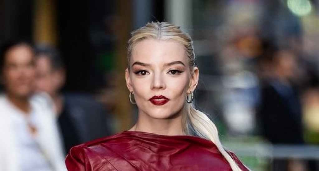 Zapalila grad: Anja Tejlor Džoj prošetala u provokativnom izdanju, mamila poglede jednim detaljem