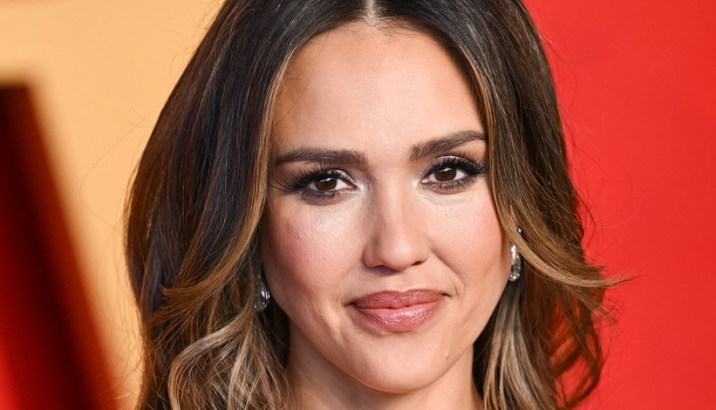 Džesika Alba u haljini iz snova: Ovaj model je idealan za leto, ženstven i praktičan, jasno je zašto se žene otimaju o njega