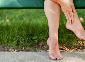 Noge su vam stalno otečene, a stomak naduven? Definitivno imate višak vode u telu, evo kako da je izbacite