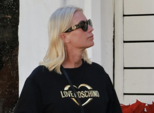 „Nikad nisam bila privlačnija“: Voditeljka se skinula u toples i objavila da traži novog dečka!