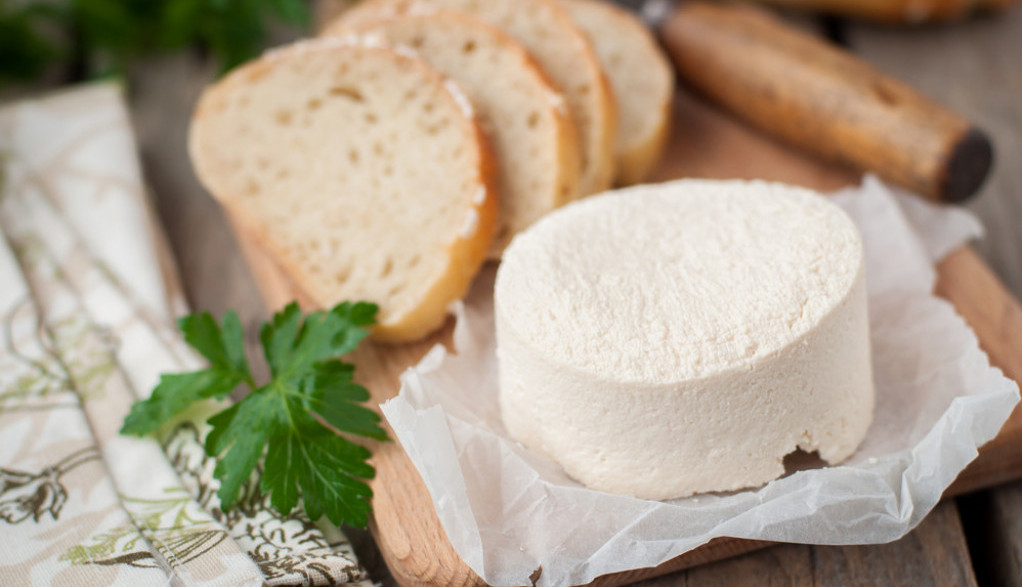 Sir može pobuđaviti ukoliko ga ovako držite: Evo kako da sprečite pojavu bakterija