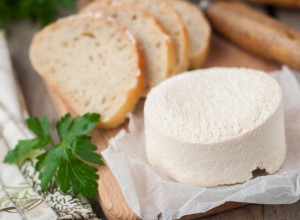 Sir može pobuđaviti ukoliko ga ovako držite: Evo kako da sprečite pojavu bakterija