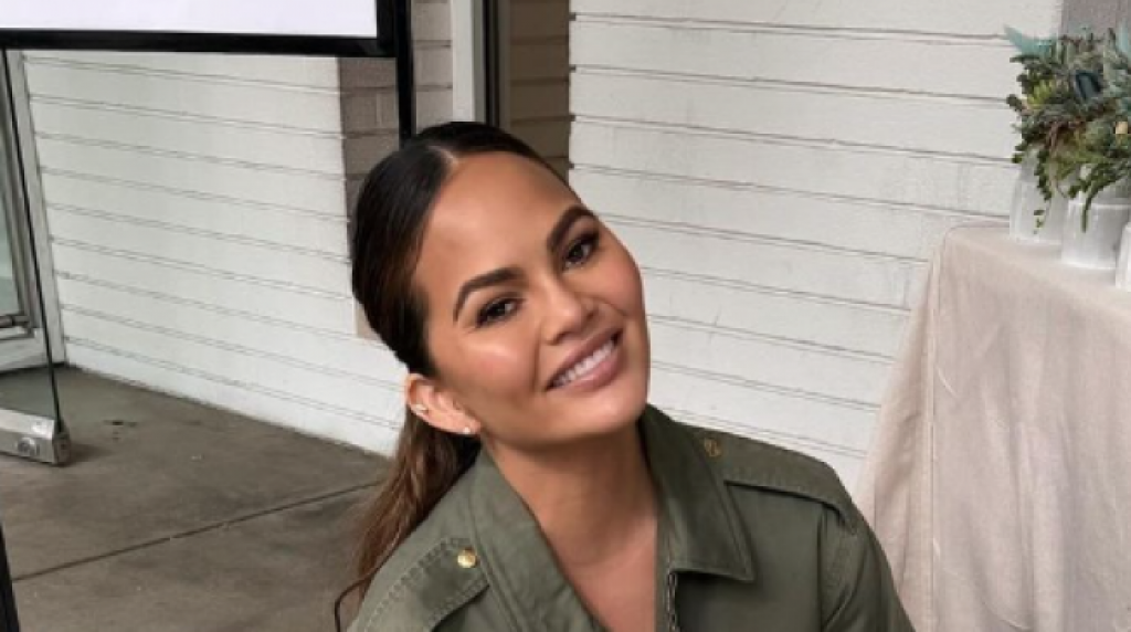 Život sa četvoro dece: Krisi Tajgen podelila slike haotičnog izeta u muzeju, pogledajte šta rade njeni mališani