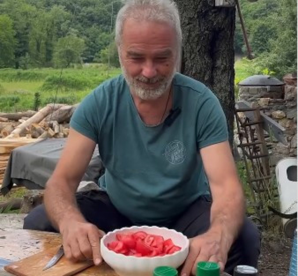Srpski travar otkriva grešku koju svi pravimo: Evo zašto ne biste trebali soliti paradajz pre jela