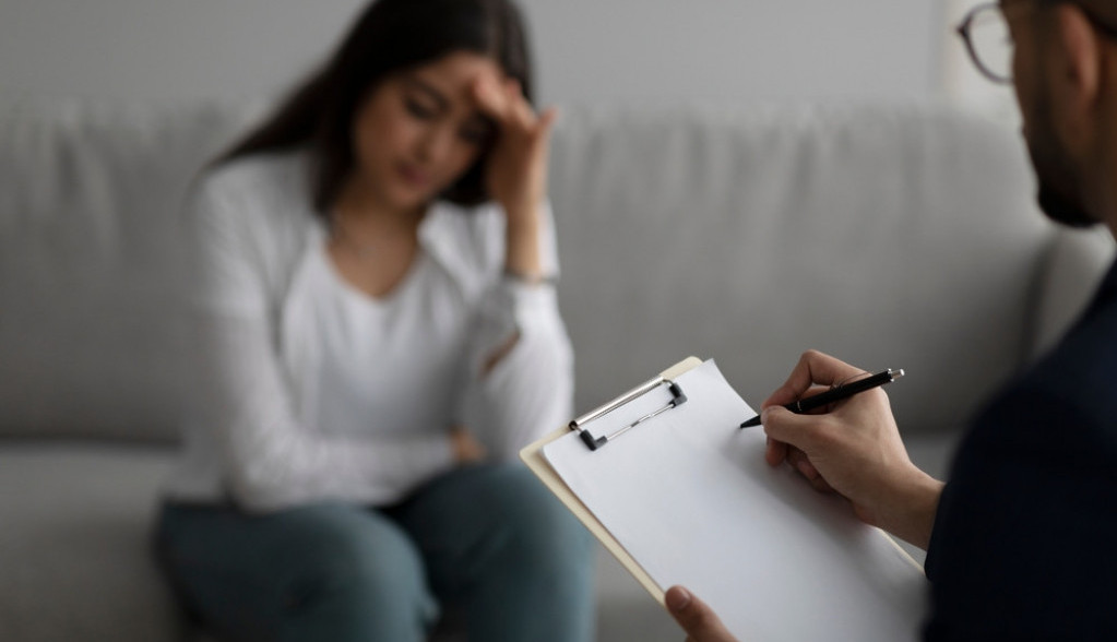 Mesecima joj je plaćao, gledao je golu... Kada je saznao ko je, oboje su završili na psihijatriji