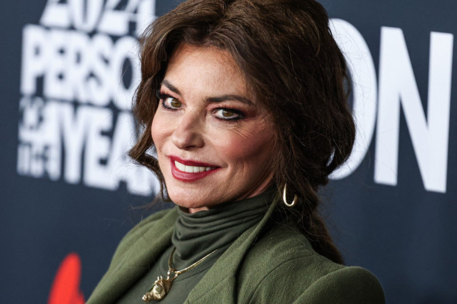 Hranom skida šminku: Pevačica šokirala svet svojom rutinom nege lica, koristi samo 2 namirnice iz kuhinje