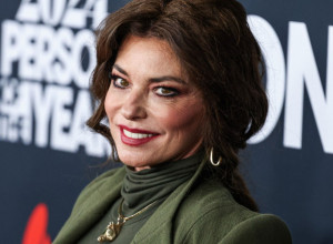 Hranom skida šminku: Pevačica šokirala svet svojom rutinom nege lica, koristi samo 2 namirnice iz kuhinje