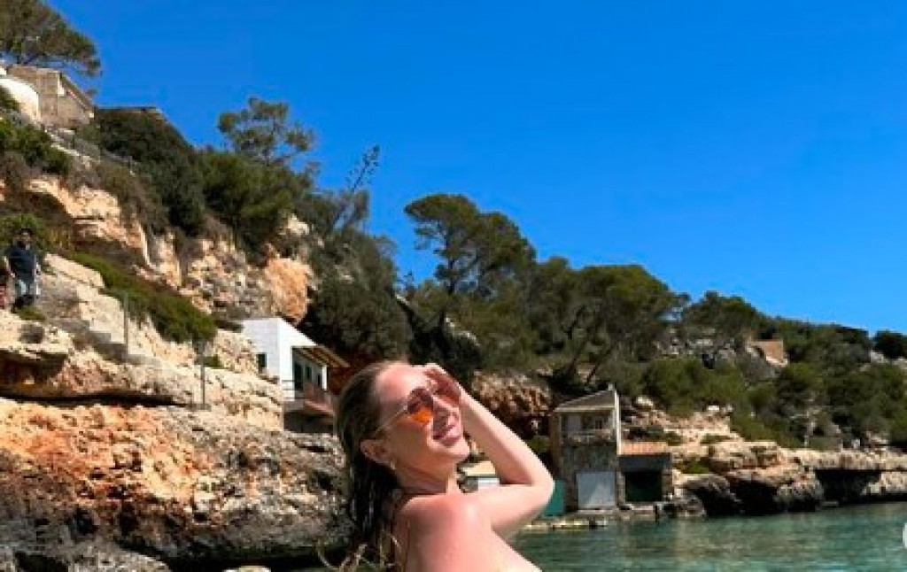 Jedni se zgražavaju, drugi je hvale: Devojka je objavila fotke u kupaćem i preko noći postala popularna