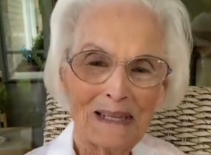 IMA 102 GODINE I KOŽU KAO BARŠUN:  Baka je otkrila da se ceo život mazala ovim jeftinim proizvodom od nekoliko 100 dinara