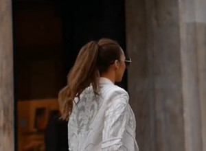 Ima najlepše noge na svetu: Laura je prošetala ulicom u kratkom šortsu, a muškarci su bukvalno trčali za njom!