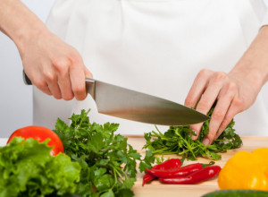 Savet iskusnih domaćica: Peršun će vam biti svež mesec dana ako ga čuvate na ovaj način