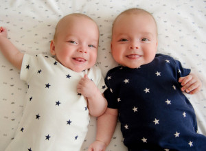 „Nešto si mi poznat“: Mama je snimila prvi susret preslatkih blizanaca, ova scena će vam ulepšati dan