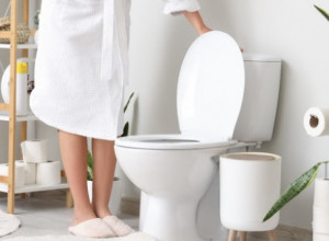 Očistite vodokotlić bez ribanja: Ubacite jedan sastojak, skinuće kamenac i prljavštinu očas posla!