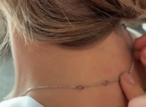 Nema da mrda: Lančić će ostati na mestu uz samo kap ovog proizvoda, sigurno ga imate u neseseru