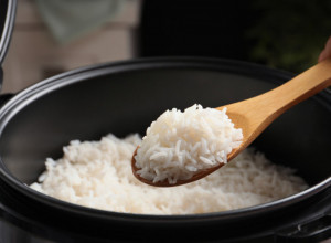 Kako se pravilno kuva pirinač? Ovako vam se zrna neće slepiti, a 1 korak je ključan