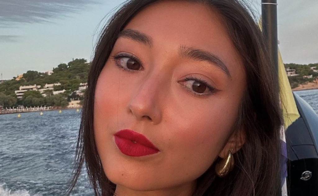 Majka i ćerka dele odeću: Između njih je 40 godina razlike, ali to im ne smeta, oduševile milione pratilaca svojim autfitima!