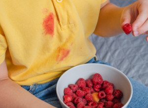 Čišćenje fleka od voća: Uklonite mrlje sa odeće pomoću bakinih trikova, provereno rade!