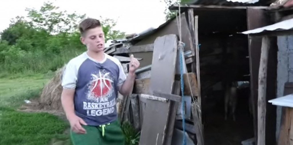 Dragiša čuo za tešku sudbinu dečaka Radoja, pa odlučio da mu sagradi kuću: Ona koja ga rodila nije ga htela, baku zove mamom, njegova priča rasplakala Srbiju