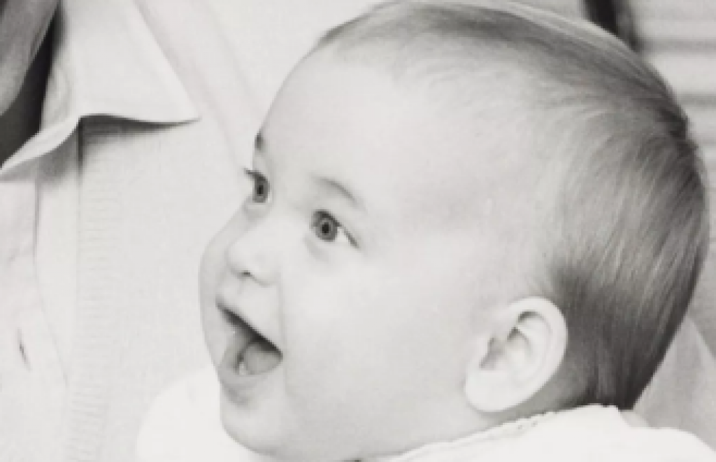 Ova beba danas puni 42 godine: Veseli dečak je jedan od najmoćnijih ljudi na planeti, svi znaju njegovo ime