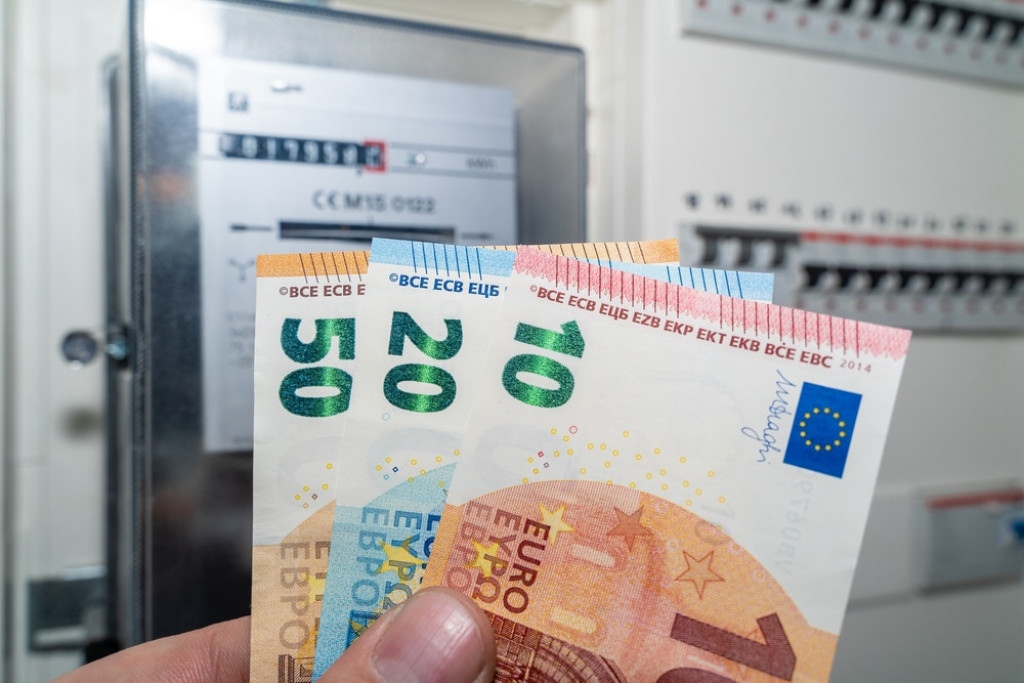 Obavezno ih isključite, jer strašno vuku struju, računi nenormalni: Medicinska sestra otkrila način da manje trošite novca na račune, uradite ovo