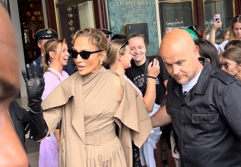 Dženifer Lopez održala lekciju iz glamura, pa napravila modni zaokret: Latino diva još jednom pokazala zašto važi za ikonu stila