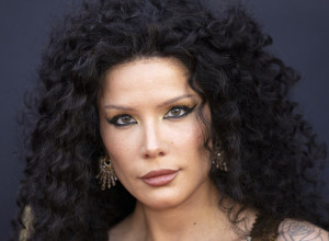 Poznata pevačica pojavila se na crvenom tepihu nakon što je otkrila da je teško bolesna: Evo kako je izgledala