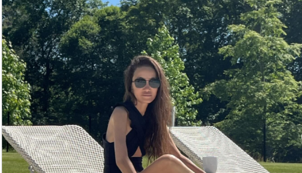 "Molim te, Bože, da se u sledećem životu rodim kao ona...": Niko ne može da veruje da je ova žena napunila 75 godina, a da izgleda tako moćno