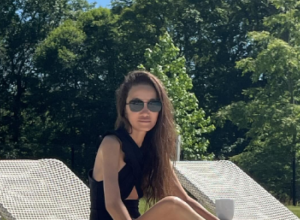 "Molim te, Bože, da se u sledećem životu rodim kao ona...": Niko ne može da veruje da je ova žena napunila 75 godina, a da izgleda tako moćno