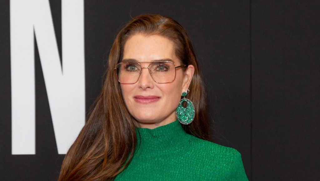 Košulja koja ostavlja bez daha: Bruk Šilds osvojila fanove najanovijom slikom, ovaj model će voleti sve žene u Srbiji!