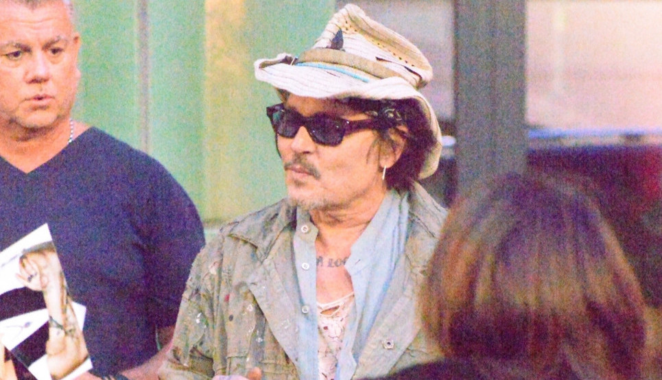 Retko pojavljivanje Džonija Depa u javnosti: Svi gledali u jedan detalj, a glumčevo raspoloženje je govorilo više od reči