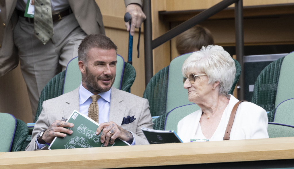 Dejvid Bekam i njegova majka Sandra glavne face na Vimbldonu: Iz kraljevske lože pratili turnir, a onda je krenula "navala" fanova
