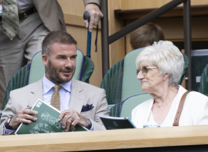 Dejvid Bekam i njegova majka Sandra glavne face na Vimbldonu: Iz kraljevske lože pratili turnir, a onda je krenula "navala" fanova