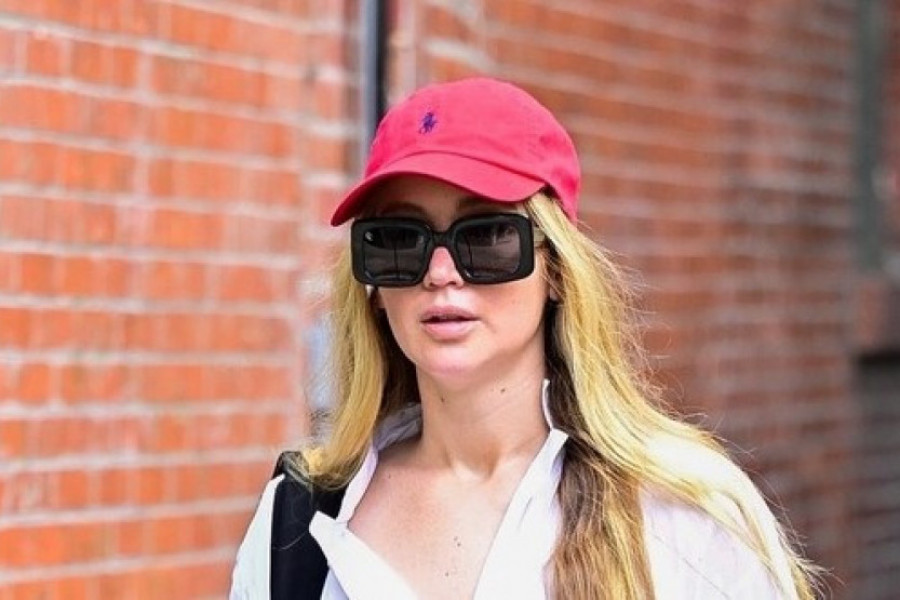 Beli komplet koji treba da imate ovog leta: Dženifer Lorens prošetala u njemu i očarala sve prisutne, izdužuje siluetu i prikriva nedostatke