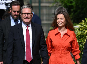Prilično drska i samuverena: Ko je Viktorija Starmer, žena budućeg britanskog premijera, "previše svoja da se useli u Dauning strit"