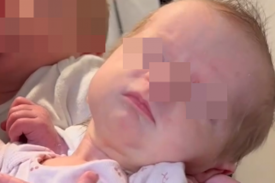 Beba koja je nasmejala preko 21 milion gledalaca: Pogledajte kako je uspela da smiri brata blizanca, ovo samo deca mogu