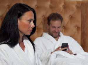 U istom hotelu je odseo sa ženom i ljubavnicom: Uhvatila je muža u prevari, a onda ga tako izblamirala da je propao u zemlju