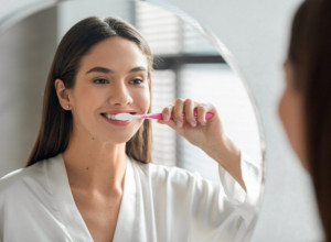 Bakterije igraju kolo: Evo nagoveštaja da treba da promenite četkicu za zube, ovaj savet ne smete ignorisati