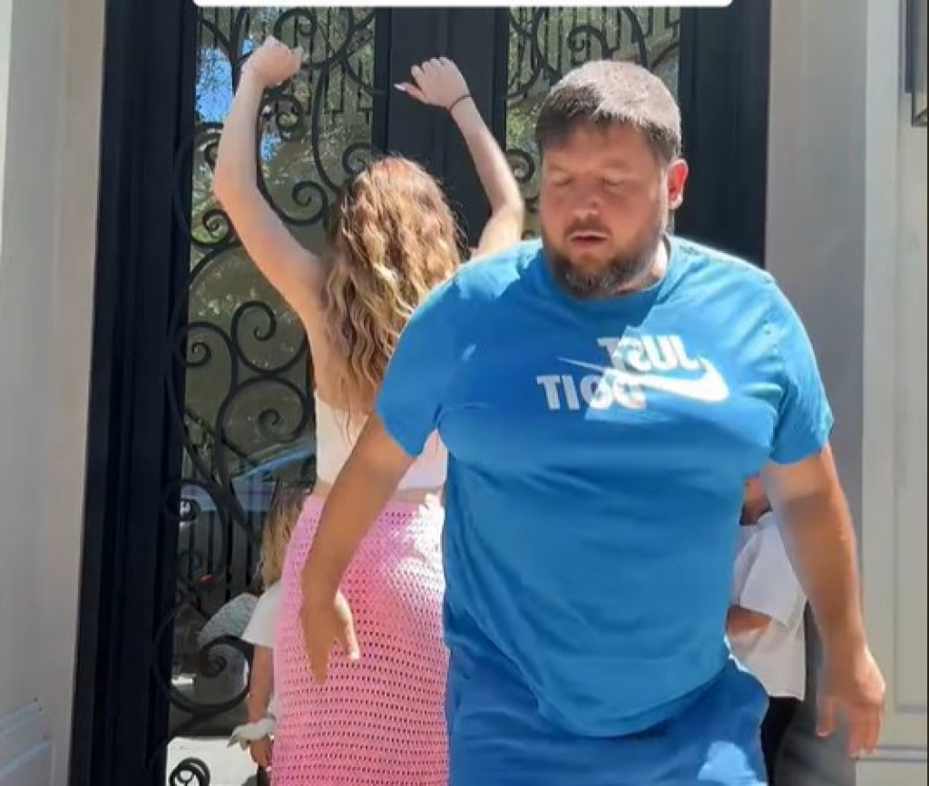 Urnebesan video: Mama Ana je snimila kako deca reaguju kad ona izađe iz sobe, a kako kad ode tata, ljudi plaču od smeha!